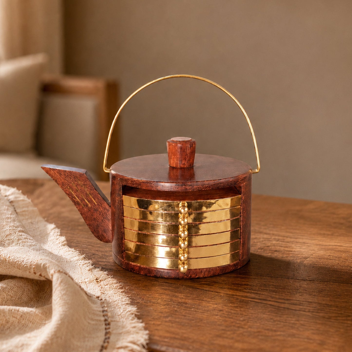Wooden Tea Coaster Set with Kettle-Shaped Holder – Sheesham Wood & Brass Coasters for Tea Cups, Coffee & Glasses, Handcrafted Table Decor